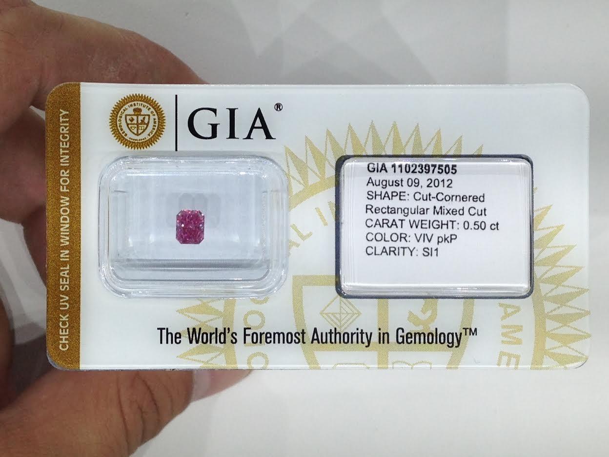 0.50 SI1 Fancy Vivid Pinkish Purple Radiant | Australian